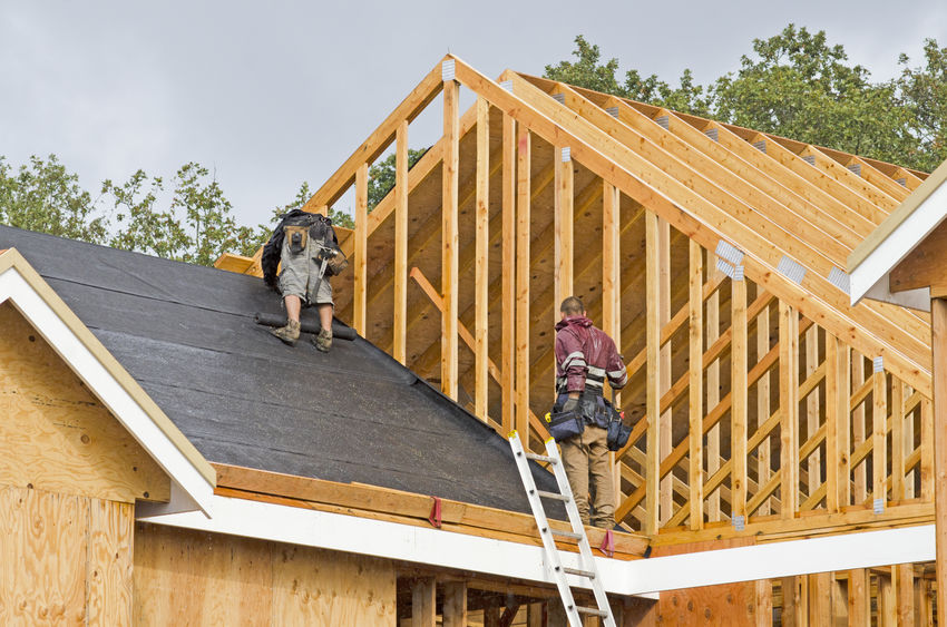 Roofer sheeting new home